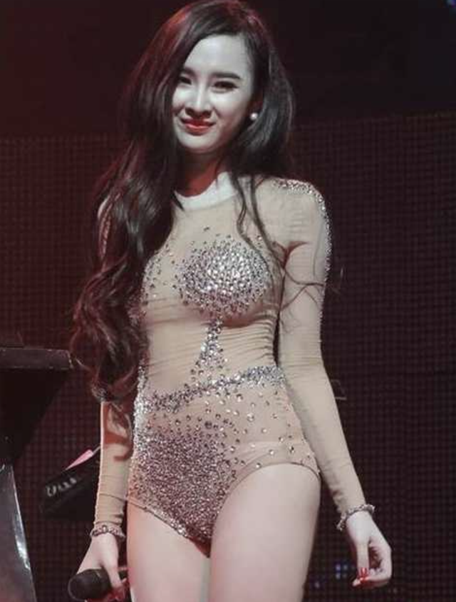 Khi sao Việt bị cấm diễn: Người hát ca từ phản cảm chưa kiểm duyệt, người khoe thân gây sốc- Ảnh 2. Khi sao Việt bị cấm diễn: Người hát ca từ phản cảm chưa kiểm duyệt, người khoe thân gây sốc- Ảnh 2.