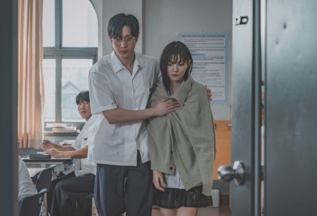 Dear X: Kim Yoo Jung càng ác, phim càng cuốn - tuyệt phẩm đen tối nhất 2025 đây rồi!- Ảnh 2.