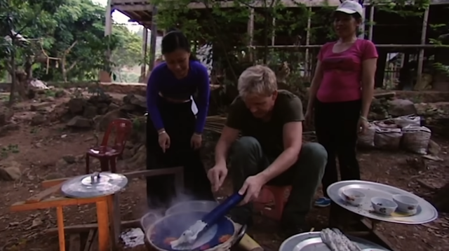 Đầu bếp 17 sao Michelin thế giới ngồi khúm núm ăn xôi ở Việt Nam- Ảnh 6.