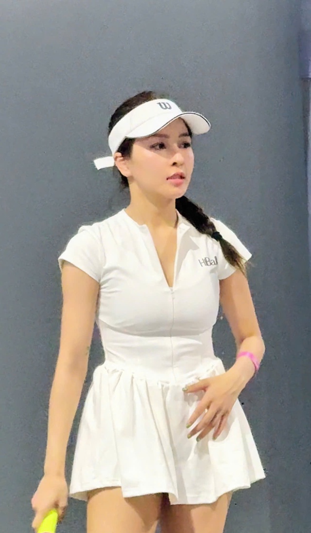 Trâm Anh tái xuất đánh pickleball: Ôi, sao vẫn đẹp nức nở vậy!- Ảnh 3. Trâm Anh tái xuất đánh pickleball: Ôi, sao vẫn đẹp nức nở vậy!- Ảnh 3.