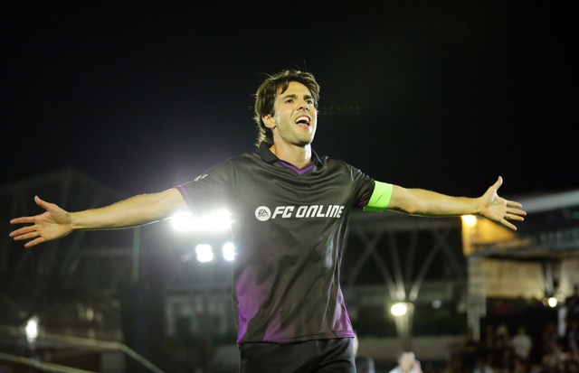 Kaka, Figo sang Việt Nam đá bóng- Ảnh 2. Kaka, Figo sang Việt Nam đá bóng- Ảnh 2.