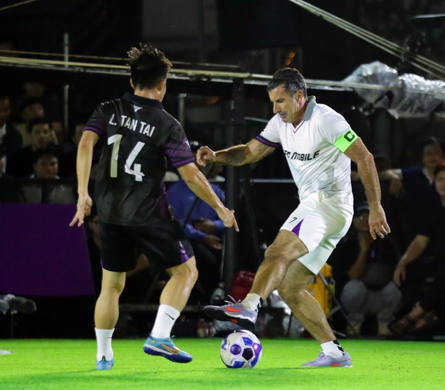 Kaka, Figo sang Việt Nam đá bóng- Ảnh 8. Kaka, Figo sang Việt Nam đá bóng- Ảnh 8.