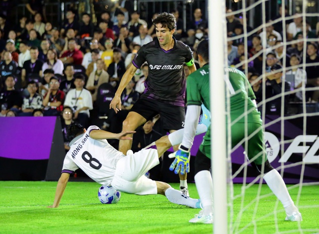 Kaka, Figo sang Việt Nam đá bóng- Ảnh 5. Kaka, Figo sang Việt Nam đá bóng- Ảnh 5.