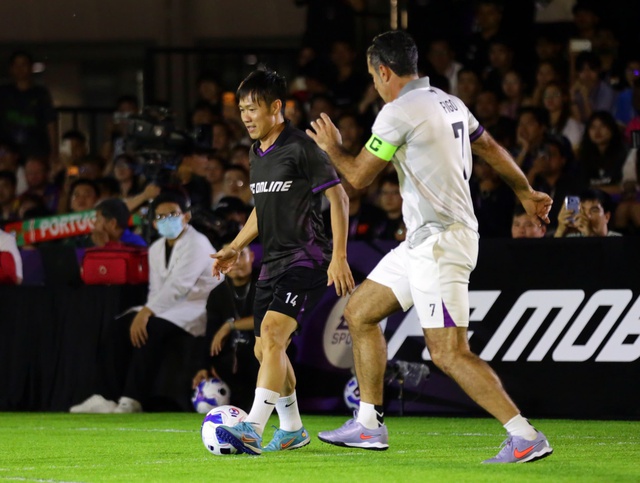 Kaka, Figo sang Việt Nam đá bóng- Ảnh 9. Kaka, Figo sang Việt Nam đá bóng- Ảnh 9.