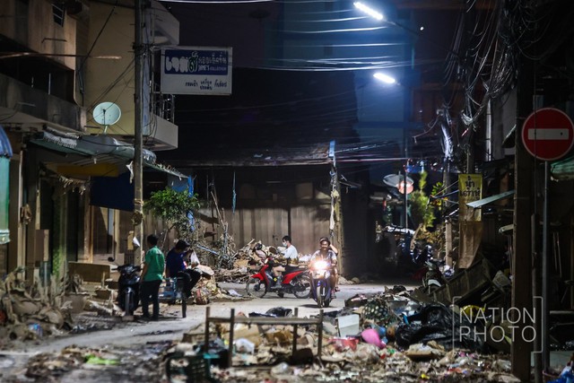 Thái Lan hoang tàn vì lũ- Ảnh 8. Thái Lan hoang tàn vì lũ- Ảnh 8.