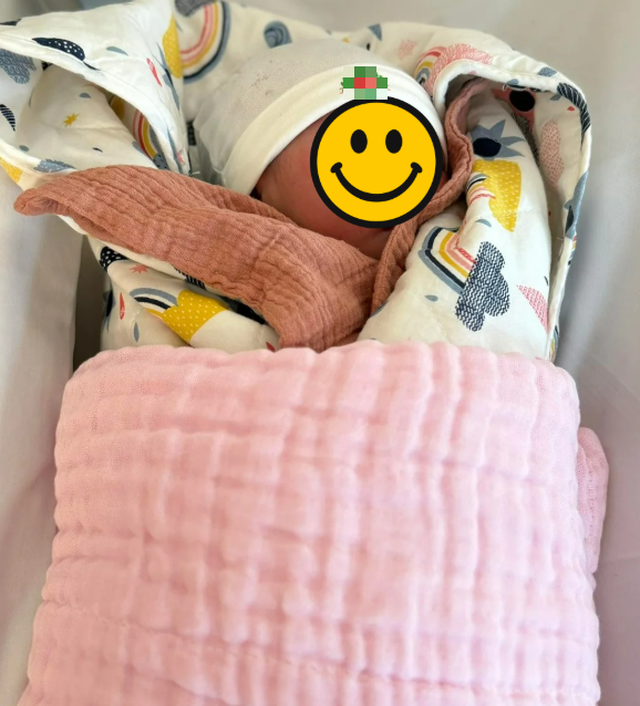 Sao nam Vbiz và vợ vũ công kém 13 tuổi chào đón con đầu lòng- Ảnh 1.