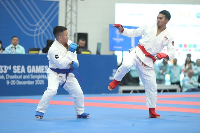 Võ sĩ Việt Nam giành HCĐ SEA Games chỉ trong 30 giây, được vợ hotgirl cổ vũ nhiệt tình trên khán đài- Ảnh 2. Võ sĩ Việt Nam giành HCĐ SEA Games chỉ trong 30 giây, được vợ hotgirl cổ vũ nhiệt tình trên khán đài- Ảnh 2.