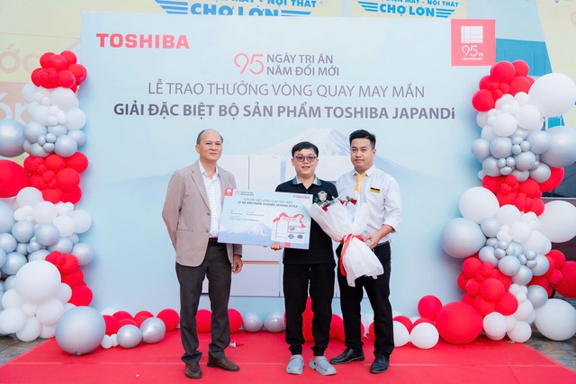 Mừng hành trình 95 năm tiên phong đổi mới, Toshiba trao giải đặc biệt đầu tiên, trị giá 185 triệu đồng cho khách hàng- Ảnh 3. Mừng hành trình 95 năm tiên phong đổi mới, Toshiba trao giải đặc biệt đầu tiên, trị giá 185 triệu đồng cho khách hàng- Ảnh 3.
