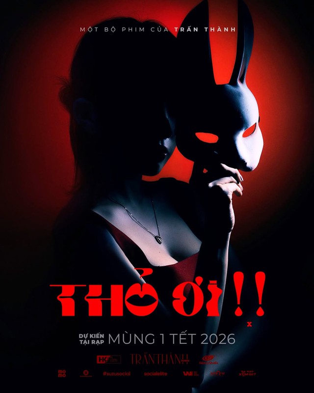 Trấn Thành tung poster phim Tết giấu mặt nữ chính, netizen soi nốt ruồi trên ngực rồi đồng loạt gọi tên 1 người- Ảnh 1. Trấn Thành tung poster phim Tết giấu mặt nữ chính, netizen soi nốt ruồi trên ngực rồi đồng loạt gọi tên 1 người- Ảnh 1.