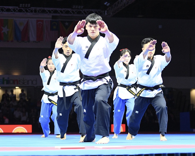 Ảnh: Taekwondo gặt HCV cho đoàn Việt Nam sau cả ngày dài, kết thúc bằng nước mắt hạnh phúc vô bờ- Ảnh 1. Ảnh: Taekwondo gặt HCV cho đoàn Việt Nam sau cả ngày dài, kết thúc bằng nước mắt hạnh phúc vô bờ- Ảnh 1.