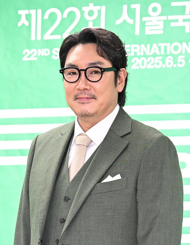 Thiếu gia showbiz Jung Hae In nghi bị tài tử hạng A hành hung- Ảnh 3. Thiếu gia showbiz Jung Hae In nghi bị tài tử hạng A hành hung- Ảnh 3.