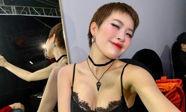 Trấn Thành tung poster phim Tết giấu mặt nữ chính, netizen soi nốt ruồi trên ngực rồi đồng loạt gọi tên 1 người- Ảnh 2. Trấn Thành tung poster phim Tết giấu mặt nữ chính, netizen soi nốt ruồi trên ngực rồi đồng loạt gọi tên 1 người- Ảnh 2.