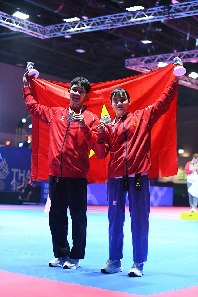 Chạnh lòng khoảnh khắc gái xinh Taekwondo Việt Nam lặng lẽ lau nước mắt, mãi tiếc nuối vì để mất HCV SEA Games 33- Ảnh 8. Chạnh lòng khoảnh khắc gái xinh Taekwondo Việt Nam lặng lẽ lau nước mắt, mãi tiếc nuối vì để mất HCV SEA Games 33- Ảnh 8.