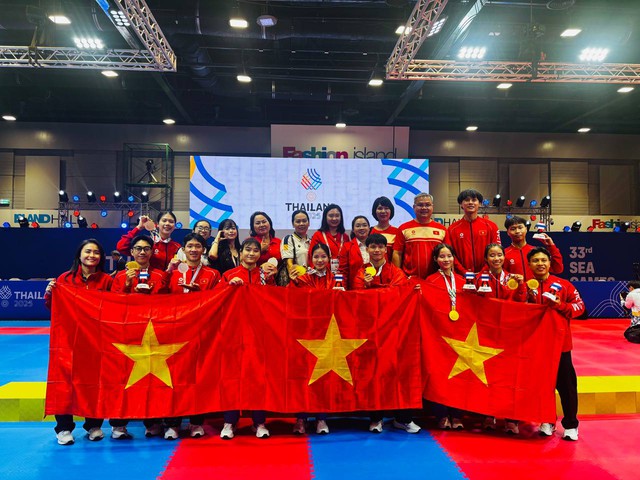 Video: Quá tự hào khoảnh khắc Quốc ca Việt Nam vang lên giữa nhà thi đấu SEA Games 33, Việt Nam vô địch!- Ảnh 8. Video: Quá tự hào khoảnh khắc Quốc ca Việt Nam vang lên giữa nhà thi đấu SEA Games 33, Việt Nam vô địch!- Ảnh 8.