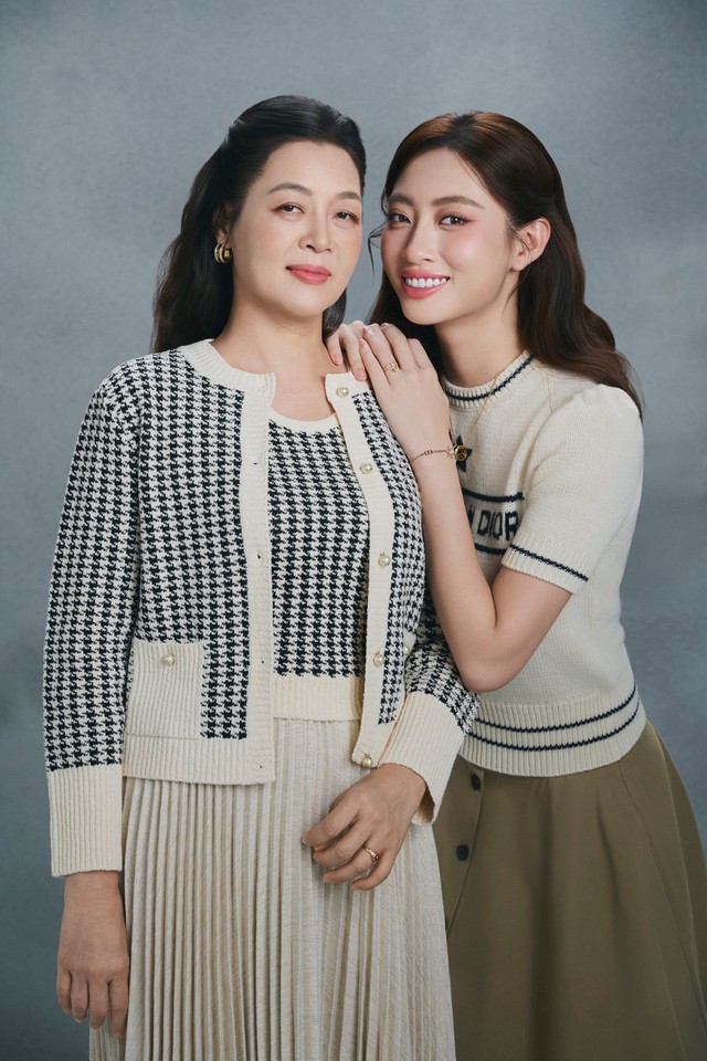 "Nữ giúp việc" đang học Tiến sĩ, ở penthouse view Hồ Tây, là con gái cựu Giám đốc Kho bạc Nhà nước Cao Bằng- Ảnh 4. "Nữ giúp việc" đang học Tiến sĩ, ở penthouse view Hồ Tây, là con gái cựu Giám đốc Kho bạc Nhà nước Cao Bằng- Ảnh 4.