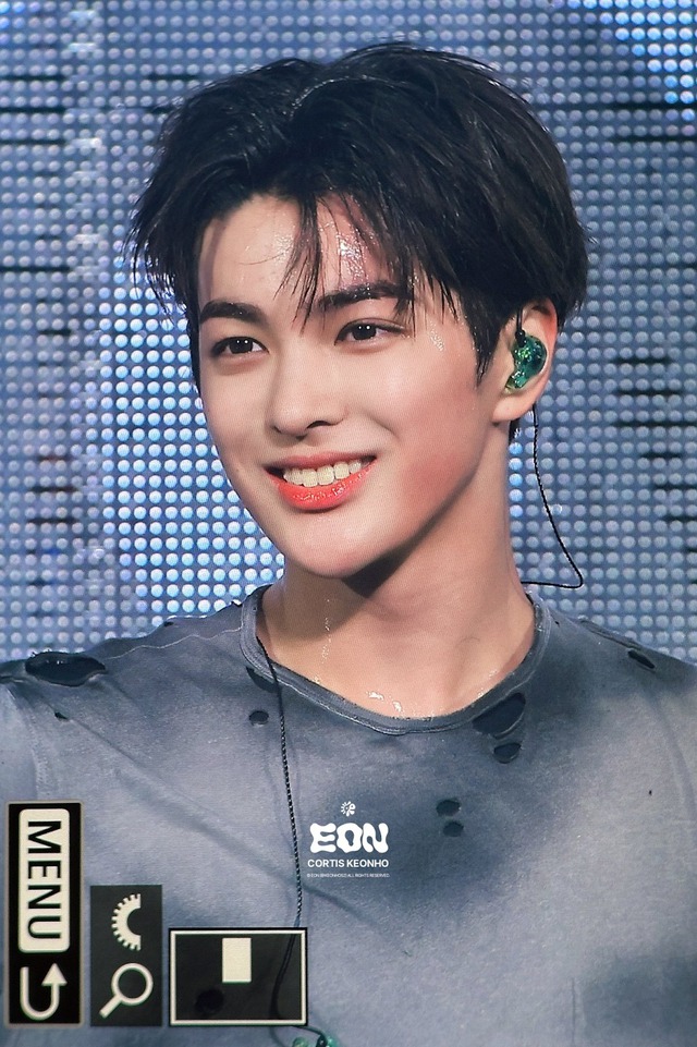 Mỹ nam 16 tuổi đẹp nhất hiện tại chế nhạo nhóm nữ đại mỹ nhân, dân mạng nổi điên- Ảnh 5. Mỹ nam 16 tuổi đẹp nhất hiện tại chế nhạo nhóm nữ đại mỹ nhân, dân mạng nổi điên- Ảnh 5.