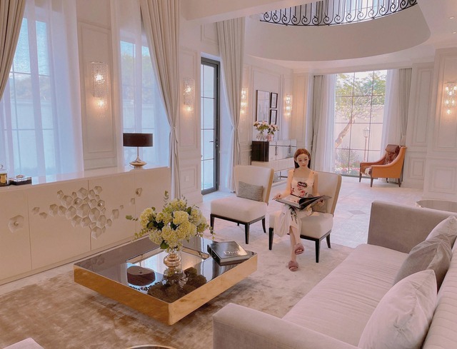 Mỹ nhân Việt ở biệt thự 100 tỷ, được chồng chiều, sống như công chúa đời thực- Ảnh 9. Mỹ nhân Việt ở biệt thự 100 tỷ, được chồng chiều, sống như công chúa đời thực- Ảnh 9.