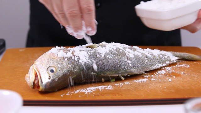 Đây là kẻ thù của dầu mỡ: Cho vào khi rán cá, cá giòn thơm, không dính chảo, không bắn dầu- Ảnh 3. Đây là kẻ thù của dầu mỡ: Cho vào khi rán cá, cá giòn thơm, không dính chảo, không bắn dầu- Ảnh 3.