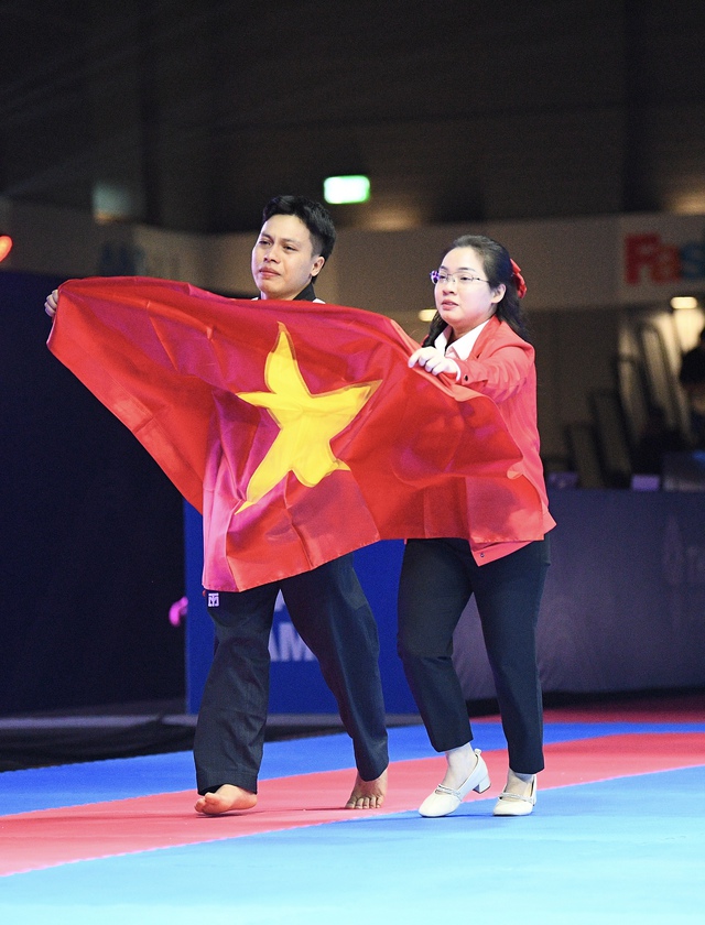 Tuyển thủ Việt Nam chấn thương vẫn giành HCV SEA Games, gái xinh ôm bạn khóc như mưa gây sốt- Ảnh 1. Tuyển thủ Việt Nam chấn thương vẫn giành HCV SEA Games, gái xinh ôm bạn khóc như mưa gây sốt- Ảnh 1.