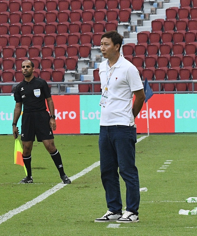 Chỉ đạo U22 Việt Nam cực căng, HLV Kim Sang-sik lộ luôn "bụng nước lèo"- Ảnh 3. Chỉ đạo U22 Việt Nam cực căng, HLV Kim Sang-sik lộ luôn "bụng nước lèo"- Ảnh 3.