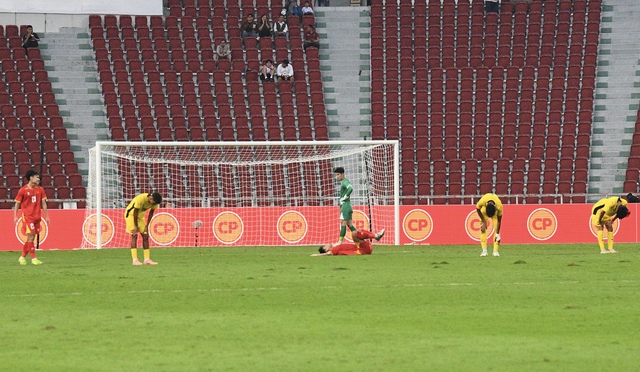 Thắng 2-0 đẹp mắt, dàn hot boy U22 Việt Nam còn ghi điểm bởi hành động đẹp hơn với đối thủ Malaysia- Ảnh 2. Thắng 2-0 đẹp mắt, dàn hot boy U22 Việt Nam còn ghi điểm bởi hành động đẹp hơn với đối thủ Malaysia- Ảnh 2.