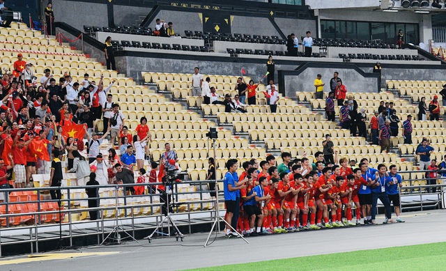 Thắng 2-0 đẹp mắt, dàn hot boy U22 Việt Nam còn ghi điểm bởi hành động đẹp hơn với đối thủ Malaysia- Ảnh 12. Thắng 2-0 đẹp mắt, dàn hot boy U22 Việt Nam còn ghi điểm bởi hành động đẹp hơn với đối thủ Malaysia- Ảnh 12.