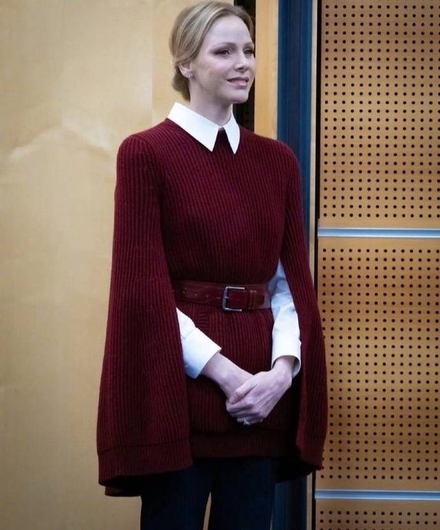 Vương phi Charlene tái xuất: Mặc quần jeans đi sự kiện vẫn sang chảnh ngút ngàn, bí quyết nằm ở đâu?- Ảnh 1. Vương phi Charlene tái xuất: Mặc quần jeans đi sự kiện vẫn sang chảnh ngút ngàn, bí quyết nằm ở đâu?- Ảnh 1.