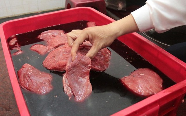 6 dấu hiệu nhận biết thịt bò "phù phép", rẻ mấy cũng không mua- Ảnh 3. 6 dấu hiệu nhận biết thịt bò "phù phép", rẻ mấy cũng không mua- Ảnh 3.