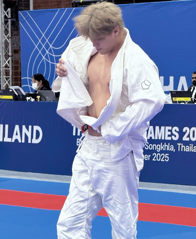 Cận cảnh visual cực phẩm của võ sĩ Việt Nam tại SEA Games, chiều cao 1m83 lý tưởng, nhìn body mới choáng- Ảnh 4. Cận cảnh visual cực phẩm của võ sĩ Việt Nam tại SEA Games, chiều cao 1m83 lý tưởng, nhìn body mới choáng- Ảnh 4.