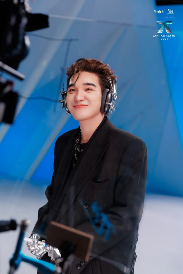 Suboi nhắc thẳng OgeNus: “Các bạn trẻ yêu ai không được thì hạ bệ người đó để nâng mình lên. Nó bình thường quá"- Ảnh 2. Suboi nhắc thẳng OgeNus: “Các bạn trẻ yêu ai không được thì hạ bệ người đó để nâng mình lên. Nó bình thường quá"- Ảnh 2.