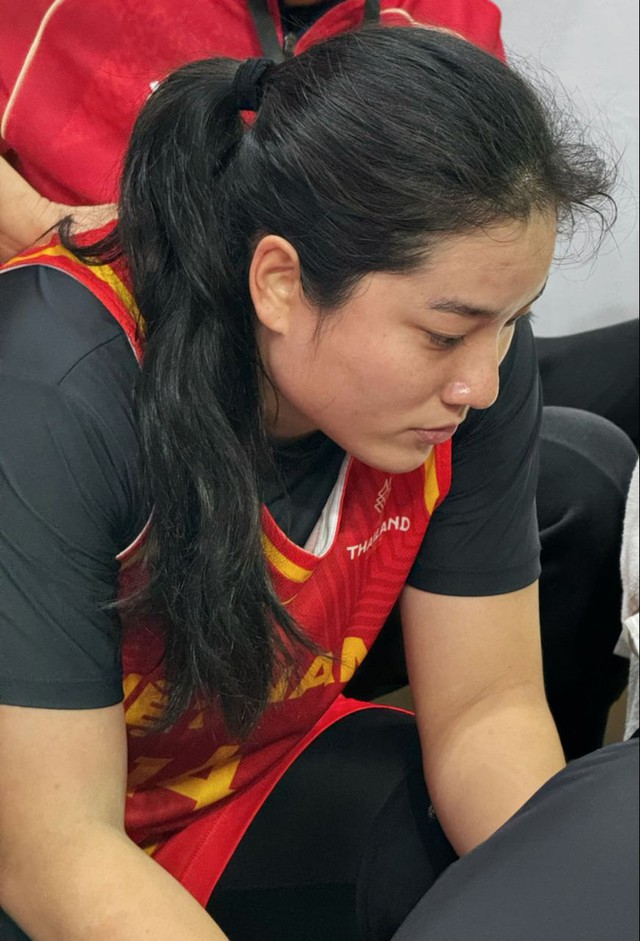 Chị em song sinh Thảo Vy, Thảo My như "chết lặng", giọt nước mắt nghẹn ngào ngày lỡ hẹn huy chương SEA Games- Ảnh 3. Chị em song sinh Thảo Vy, Thảo My như "chết lặng", giọt nước mắt nghẹn ngào ngày lỡ hẹn huy chương SEA Games- Ảnh 3.