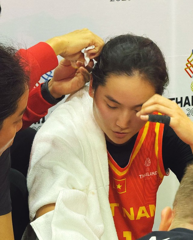 Chị em song sinh Thảo Vy, Thảo My như "chết lặng", giọt nước mắt nghẹn ngào ngày lỡ hẹn huy chương SEA Games- Ảnh 2. Chị em song sinh Thảo Vy, Thảo My như "chết lặng", giọt nước mắt nghẹn ngào ngày lỡ hẹn huy chương SEA Games- Ảnh 2.