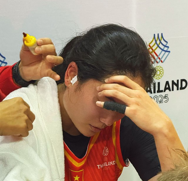 Chị em song sinh Thảo Vy, Thảo My như "chết lặng", giọt nước mắt nghẹn ngào ngày lỡ hẹn huy chương SEA Games- Ảnh 1. Chị em song sinh Thảo Vy, Thảo My như "chết lặng", giọt nước mắt nghẹn ngào ngày lỡ hẹn huy chương SEA Games- Ảnh 1.