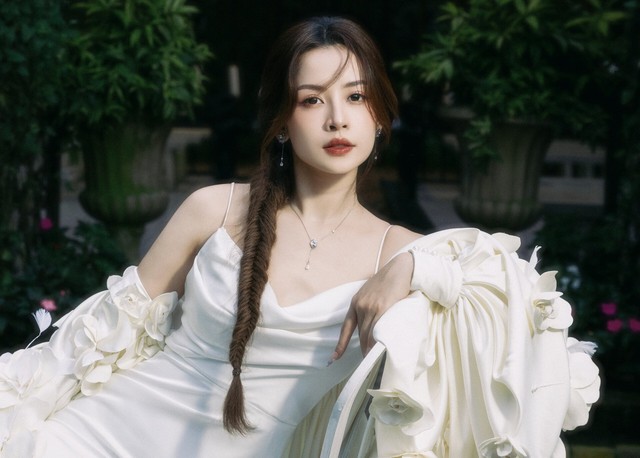 Chi Pu không chỉ là "mỹ nhân đẹp nhất Việt Nam"- Ảnh 2. Chi Pu không chỉ là "mỹ nhân đẹp nhất Việt Nam"- Ảnh 2.