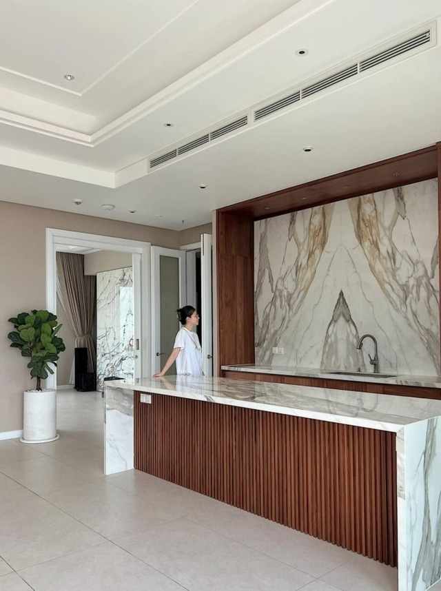 Mỹ nhân Việt có "style ăn cưới" đẹp rung chuyển thị giác, sống đời nữ hoàng trong penthouse triệu đô- Ảnh 8. Mỹ nhân Việt có "style ăn cưới" đẹp rung chuyển thị giác, sống đời nữ hoàng trong penthouse triệu đô- Ảnh 8.