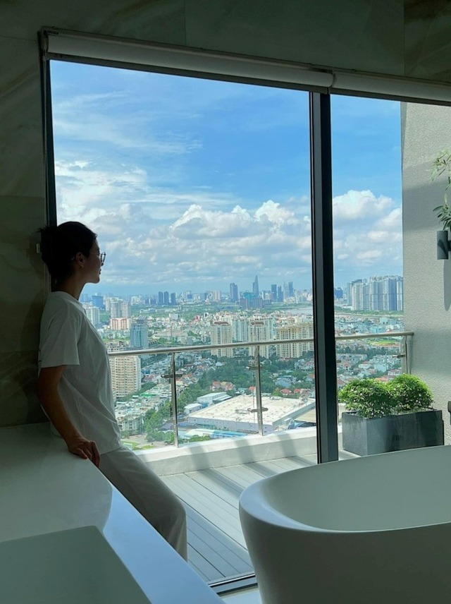 Mỹ nhân Việt có "style ăn cưới" đẹp rung chuyển thị giác, sống đời nữ hoàng trong penthouse triệu đô- Ảnh 10. Mỹ nhân Việt có "style ăn cưới" đẹp rung chuyển thị giác, sống đời nữ hoàng trong penthouse triệu đô- Ảnh 10.