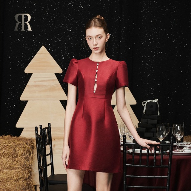 Local brand Việt chiêu đãi mưa sale 12/12: Nàng nào cần váy áo diện Year End Party thì vào đây mua gấp- Ảnh 8.