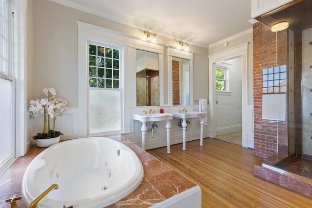 "Hoa hậu giàu nhất Việt Nam" lấy chồng giáo sư tiến sĩ, không đăng ký kết hôn, bất động sản trải dài 3 châu lục- Ảnh 11. "Hoa hậu giàu nhất Việt Nam" lấy chồng giáo sư tiến sĩ, không đăng ký kết hôn, bất động sản trải dài 3 châu lục- Ảnh 11.