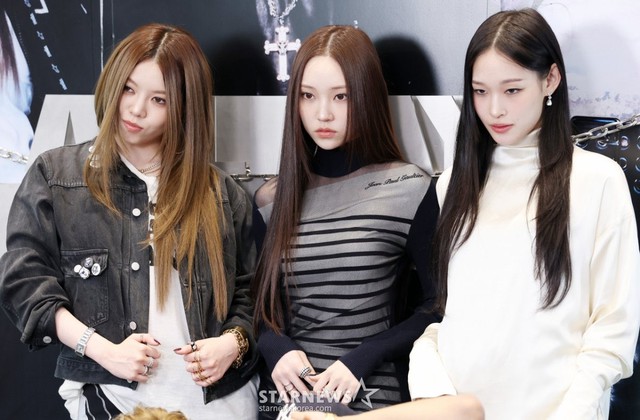 Nhóm nữ bị ghét nhất Kpop tỏ vẻ trịch thượng với ái nữ tài phiệt, đi qua mặt tỉnh bơ- Ảnh 2. Nhóm nữ bị ghét nhất Kpop tỏ vẻ trịch thượng với ái nữ tài phiệt, đi qua mặt tỉnh bơ- Ảnh 2.