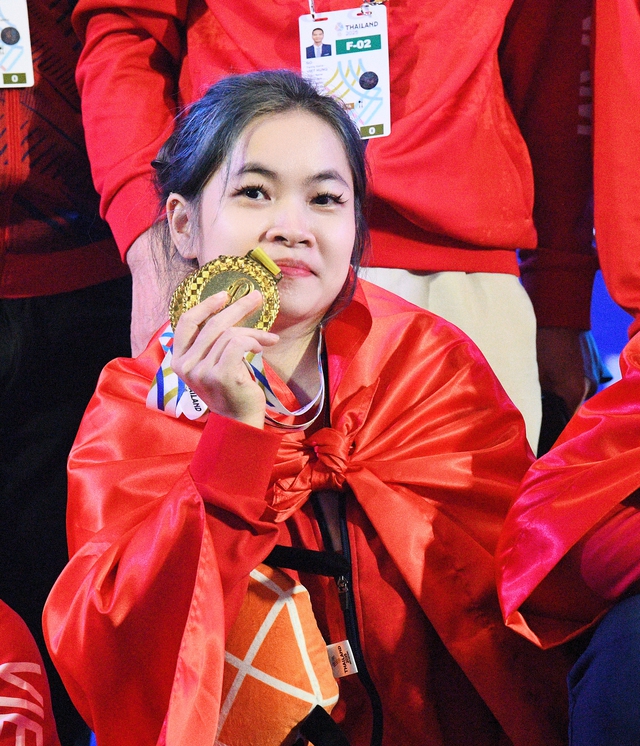 Không có trên tivi: Hotgirl 19 năm chơi Audition nay giành 2 HCV cho Việt Nam, tranh thủ tô son khi phỏng vấn cực yêu!- Ảnh 23. Không có trên tivi: Hotgirl 19 năm chơi Audition nay giành 2 HCV cho Việt Nam, tranh thủ tô son khi phỏng vấn cực yêu!- Ảnh 23.