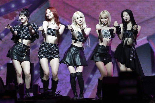 Nhóm nữ bị ghét nhất Kpop tỏ vẻ trịch thượng với ái nữ tài phiệt, đi qua mặt tỉnh bơ- Ảnh 3. Nhóm nữ bị ghét nhất Kpop tỏ vẻ trịch thượng với ái nữ tài phiệt, đi qua mặt tỉnh bơ- Ảnh 3.