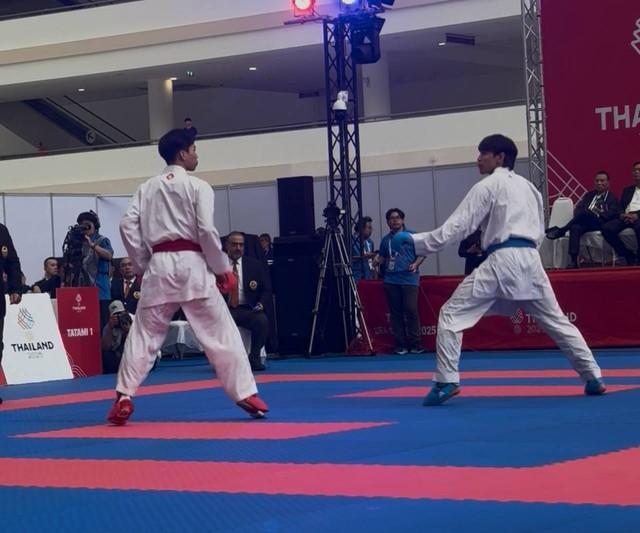 Võ sĩ sinh năm 2001 Việt Nam lần đầu dự SEA Games đã đánh cho đối thủ Thái Lan khiếp sợ, xuất sắc giành HCV- Ảnh 4. Võ sĩ sinh năm 2001 Việt Nam lần đầu dự SEA Games đã đánh cho đối thủ Thái Lan khiếp sợ, xuất sắc giành HCV- Ảnh 4.