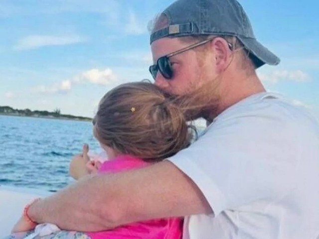 Vì sao Công chúa Charlotte được ví là "biểu tượng thời trang" nhí, còn Lilibet lại gây tranh cãi vì vẻ ngoài xuề xòa?- Ảnh 10. Vì sao Công chúa Charlotte được ví là "biểu tượng thời trang" nhí, còn Lilibet lại gây tranh cãi vì vẻ ngoài xuề xòa?- Ảnh 10.