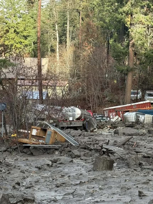 Tình cảnh kinh hoàng chưa từng có ở Washington (Mỹ) hiện tại- Ảnh 3. Tình cảnh kinh hoàng chưa từng có ở Washington (Mỹ) hiện tại- Ảnh 3.