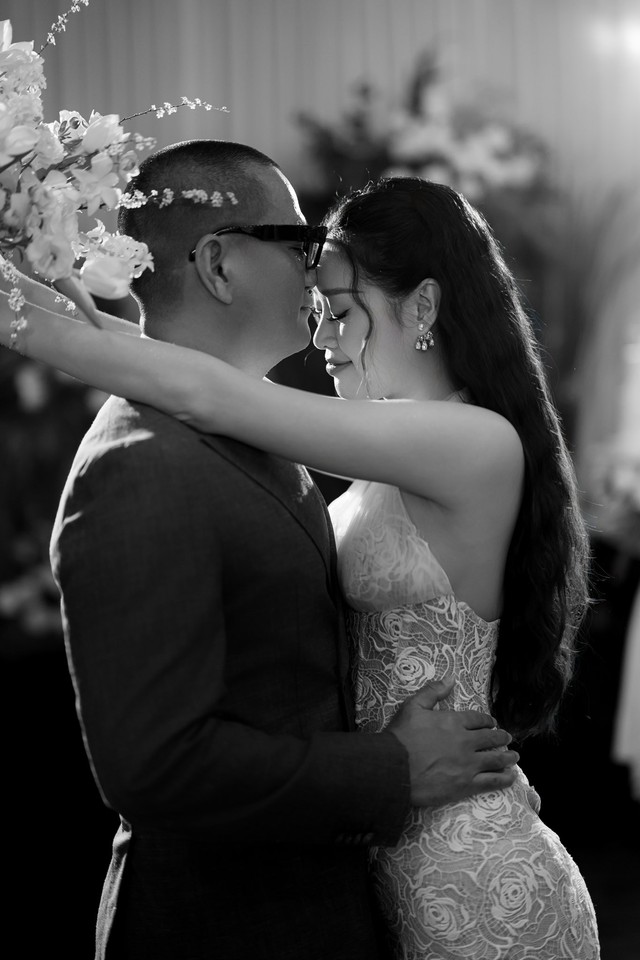 Tiệc "hấp hôn" của Khánh Vân: Hoa hậu Thiên Ân - Kỳ Duyên sánh đôi, cô dâu lộ chi tiết đáng ngờ- Ảnh 13. Tiệc "hấp hôn" của Khánh Vân: Hoa hậu Thiên Ân - Kỳ Duyên sánh đôi, cô dâu lộ chi tiết đáng ngờ- Ảnh 13.