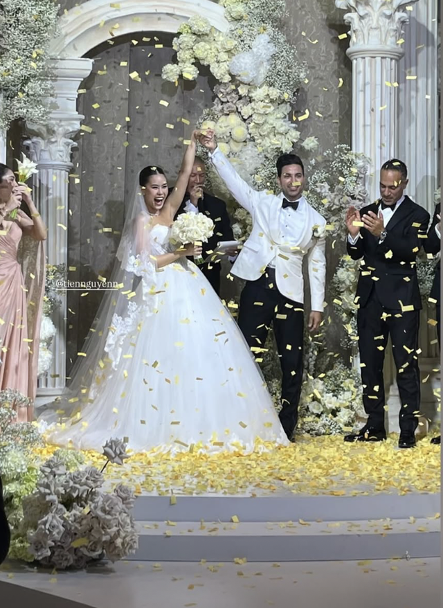 Chuyện tình "2 lần vượt ải ba vợ" của con rể tỷ phú Johnathan Hạnh Nguyễn: Lộ 1 điểm chênh lệch lớn- Ảnh 1. Chuyện tình "2 lần vượt ải ba vợ" của con rể tỷ phú Johnathan Hạnh Nguyễn: Lộ 1 điểm chênh lệch lớn- Ảnh 1.