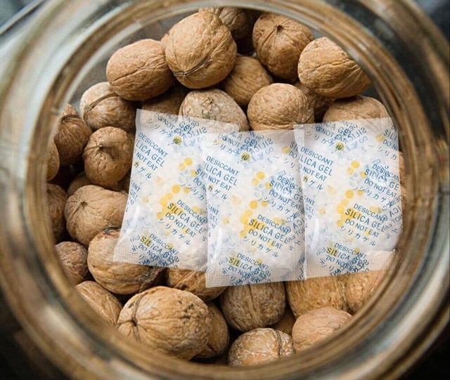 5 sự thật về gói hút ẩm, tôi mất 40 năm cuộc đời để biết- Ảnh 3. 5 sự thật về gói hút ẩm, tôi mất 40 năm cuộc đời để biết- Ảnh 3.