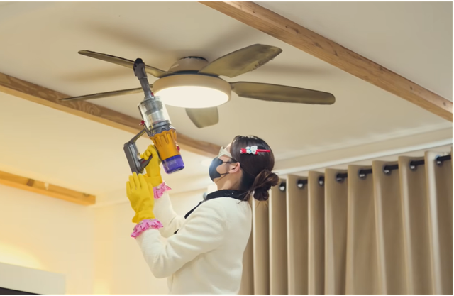 Giúp việc đến cọ toilet, bị Kỳ Duyên quát thẳng vào mặt: "Giờ em đổ lỗi cho khách hàng phải không?"- Ảnh 5. Giúp việc đến cọ toilet, bị Kỳ Duyên quát thẳng vào mặt: "Giờ em đổ lỗi cho khách hàng phải không?"- Ảnh 5.