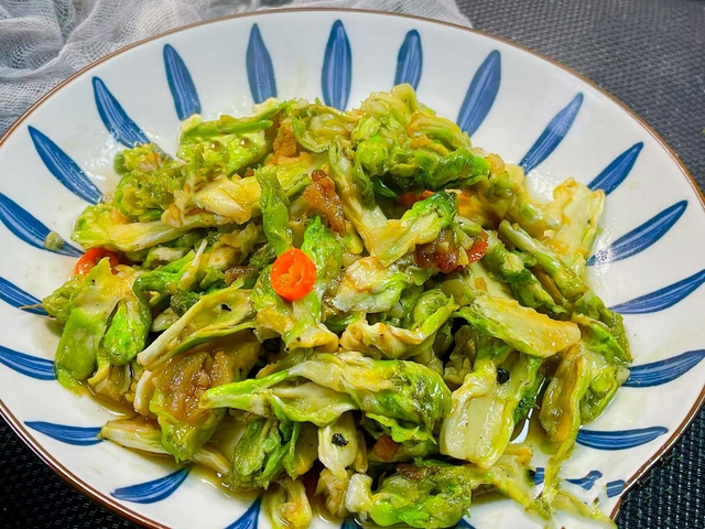 Loại rau "vua giải nhiệt" mùa đông: Mua về phơi khô, Tết lôi ra xào tóp mỡ thì thịt cá cũng "ra rìa"- Ảnh 11. Loại rau "vua giải nhiệt" mùa đông: Mua về phơi khô, Tết lôi ra xào tóp mỡ thì thịt cá cũng "ra rìa"- Ảnh 11.