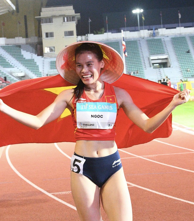 Đáng yêu nhất SEA Games: VĐV Việt Nam chạy tiếp sức như máy giành HCV, phá kỉ lục, nhưng ngại ngùng khi chồng hôn má- Ảnh 14. Đáng yêu nhất SEA Games: VĐV Việt Nam chạy tiếp sức như máy giành HCV, phá kỉ lục, nhưng ngại ngùng khi chồng hôn má- Ảnh 14.